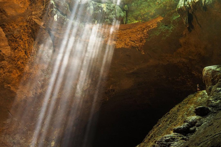 日惹：Jomblang 洞穴私人一日游Jomblang 洞穴和 Merapi 火山吉普车之旅