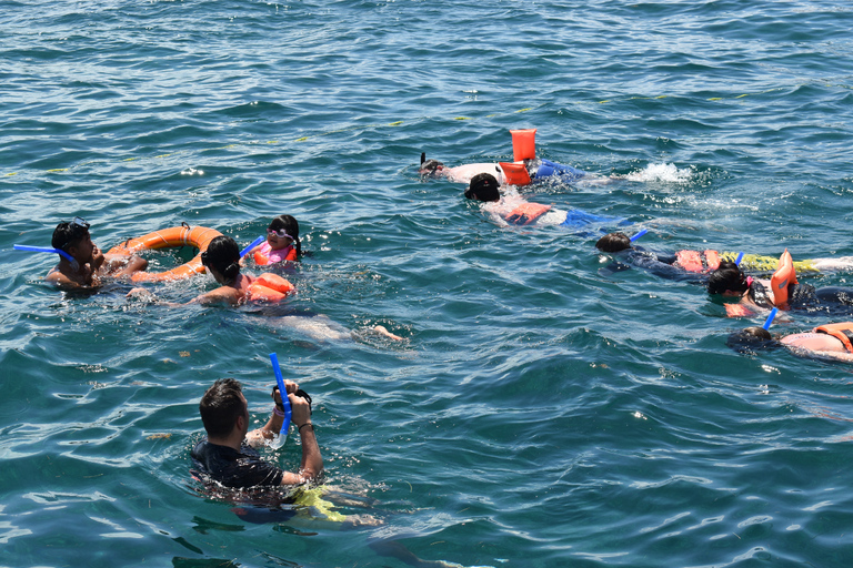 Cancún: Visita Isla Mujeres en una excursión en catamarán sólo para adultosExcursión desde Playa del Carmen