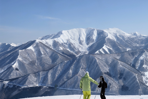 Tokyo: Naeba Ski Resort Day Trip with Ski Gear Rental Full-package （Admission ticket + Ski Gear + Lesson）