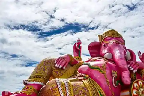 Khlong Khuean Shri Ganesh Park & 100-jähriger Ban Mai Markt