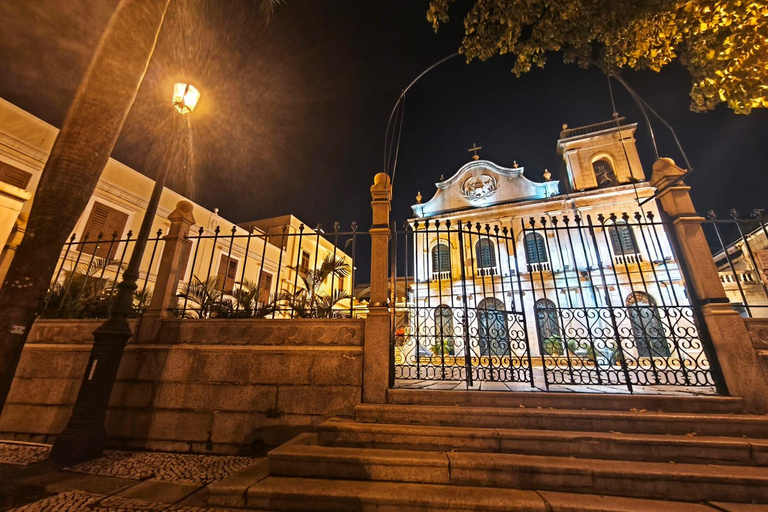 Macau Night City Tour｜Private Limo Tour with Driver-Guide 5 hours | 9 seater Van - Max for 8 pax