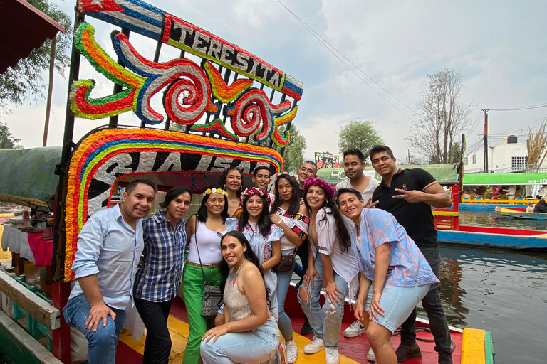 Xochimilco: Food and Trajinera Ride with Local Women