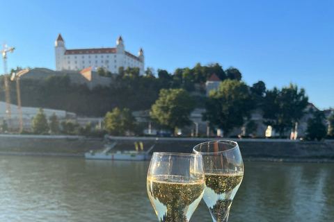 Bratislava: Evening Sightseeing Cruise w/ Unlimited Prosecco