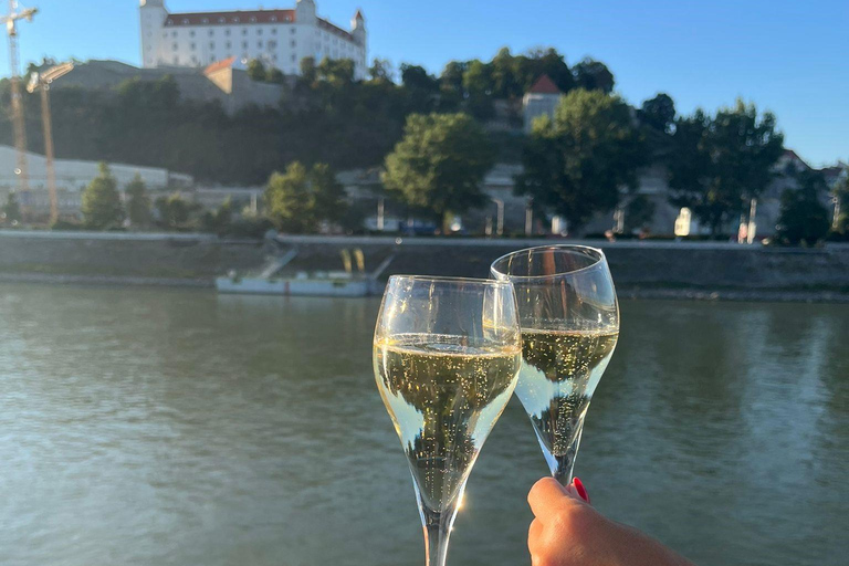 Bratislava: Evening Sightseeing Cruise w/ Unlimited Prosecco