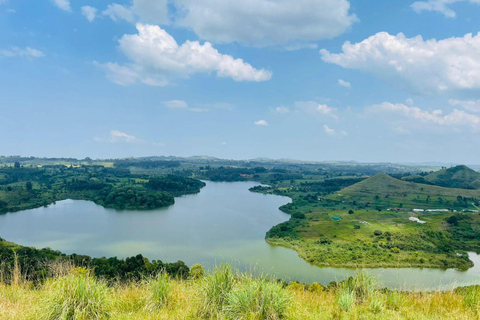 Uganda: 2-Day Chimpanzee Trekking, Hot Springs & Craters