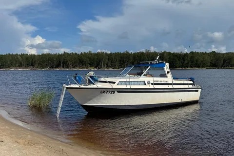 Tour en bateau privé. Découvrez la magie de Riga depuis l'eau avec nous