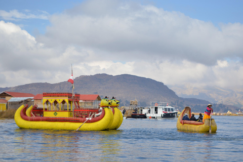 Desde Cuzco: Lago Titicaca - tour de día completo en autobús-cama