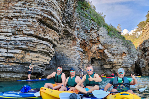 Budva : 3 heures de paddle board ou de kayak pour visiter les grottes côtièresBudva : balade de 3 h en kayak vers les grottes côtières