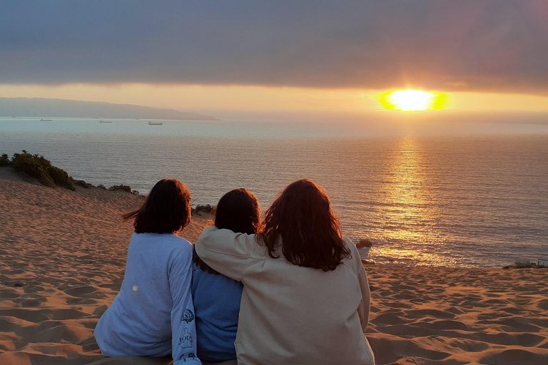 Sandboarding et coucher de soleil dans les dunes de ConconCoucher de soleil dans les dunes de Concon