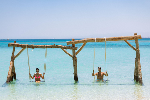 Hurghada: Isola Hula Hula al tramonto con snorkeling e sport acquatici