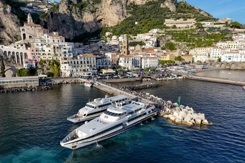 FÄRJA FRÅN NAPOLI TILL POSITANO OCH CAPRI
