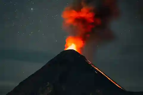 2-Day Shared Hiking Tour to Acatenango Volcano from Antigua