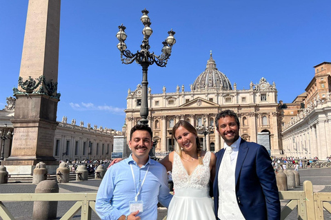 Newlywed couples blessing during Pope Leone XIV audience