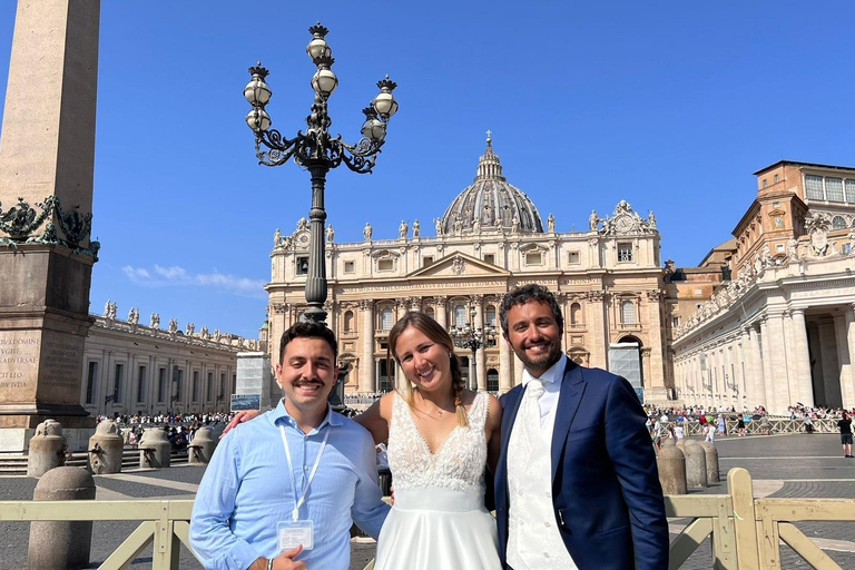 Newlywed couples blessing during Pope Leone XIV audience