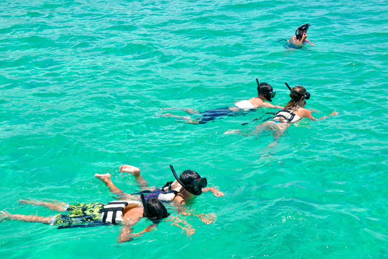 PuntaCana: Private Luxury Family BoatCruise with snorkelling