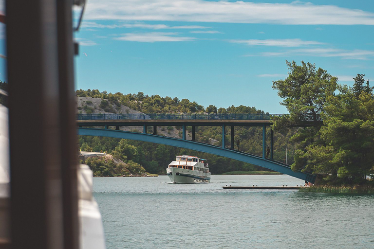 Dagtocht vanuit Split: Krka-watervallen & wijnproeverij