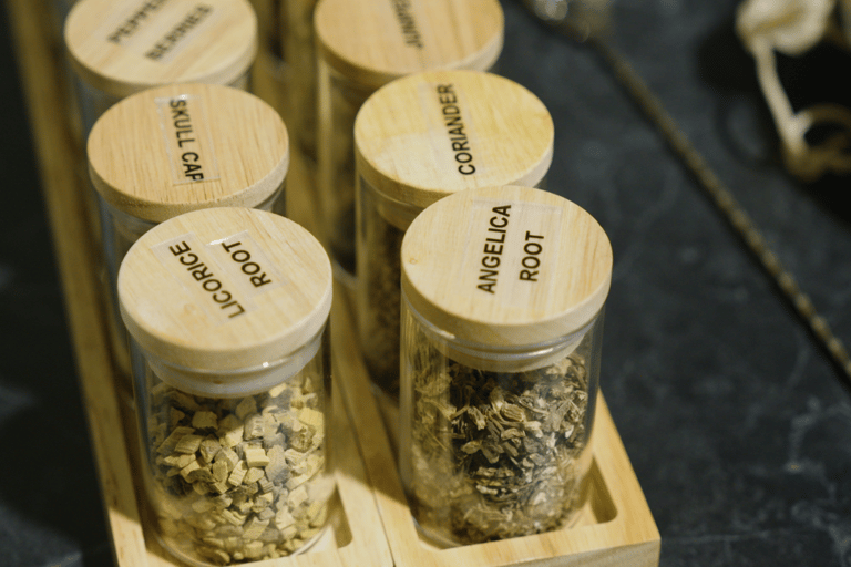 Perth : cours de maître sur la distillation du gin avec votre propre signaturePerth : Masterclass de distillation de gin avec votre propre signature