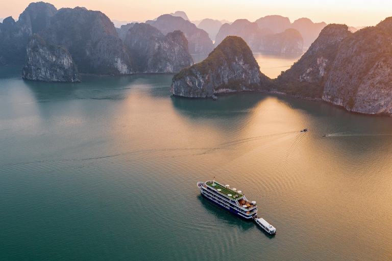 Au départ de Hanoi : Croisière de 2 jours dans la baie d'Halong avec repas