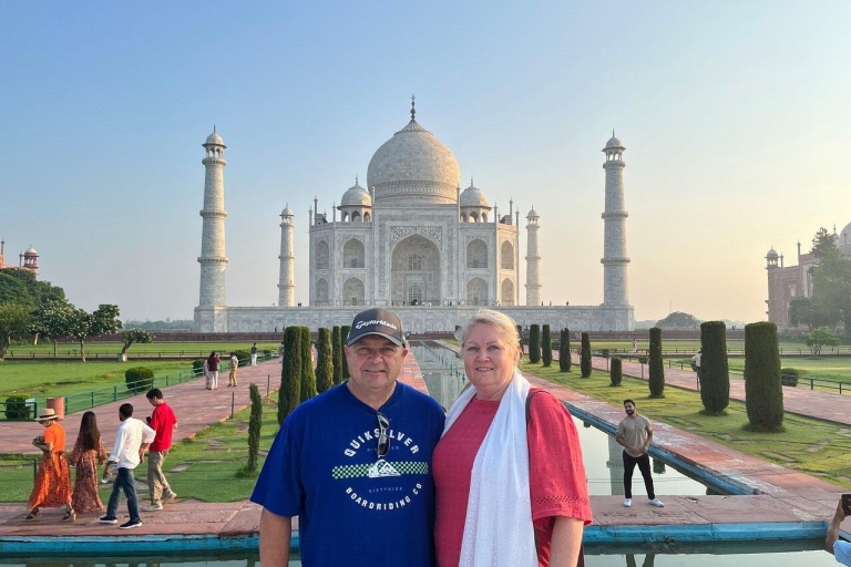 Van Delhi: dagtocht Taj Mahal en Agra-tour met sneltrein2e klas treincoach, auto, gids, toegangskaarten en maaltijden