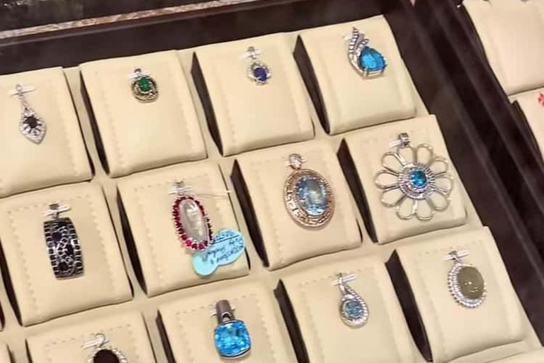 Colombo: Gemstone & Jewelry Experience with GIA Gemologists
