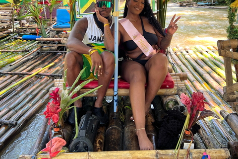 نهر ليثي: جولة خاصة بالتجديف مع تدليك القدمين والغداءجولة تجديف على قوارب الخيزران مع تدليك القدمي