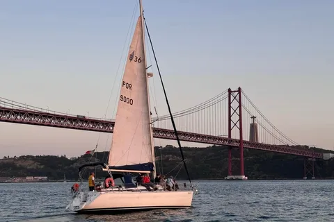 Lissabon - en dag Dag- och solnedgångstur på floden Tejo