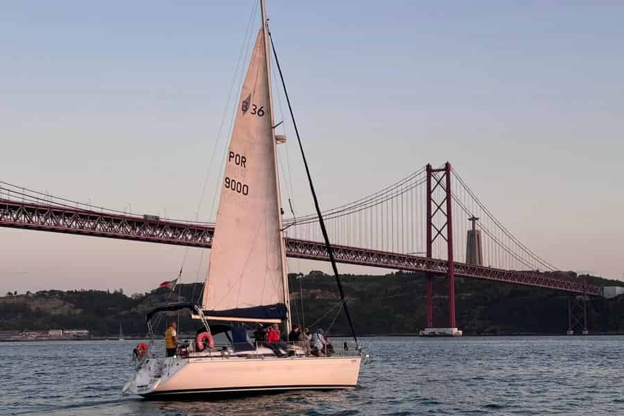 Lissabon: Tages- und Sonnenuntergangstour auf dem Tejo
