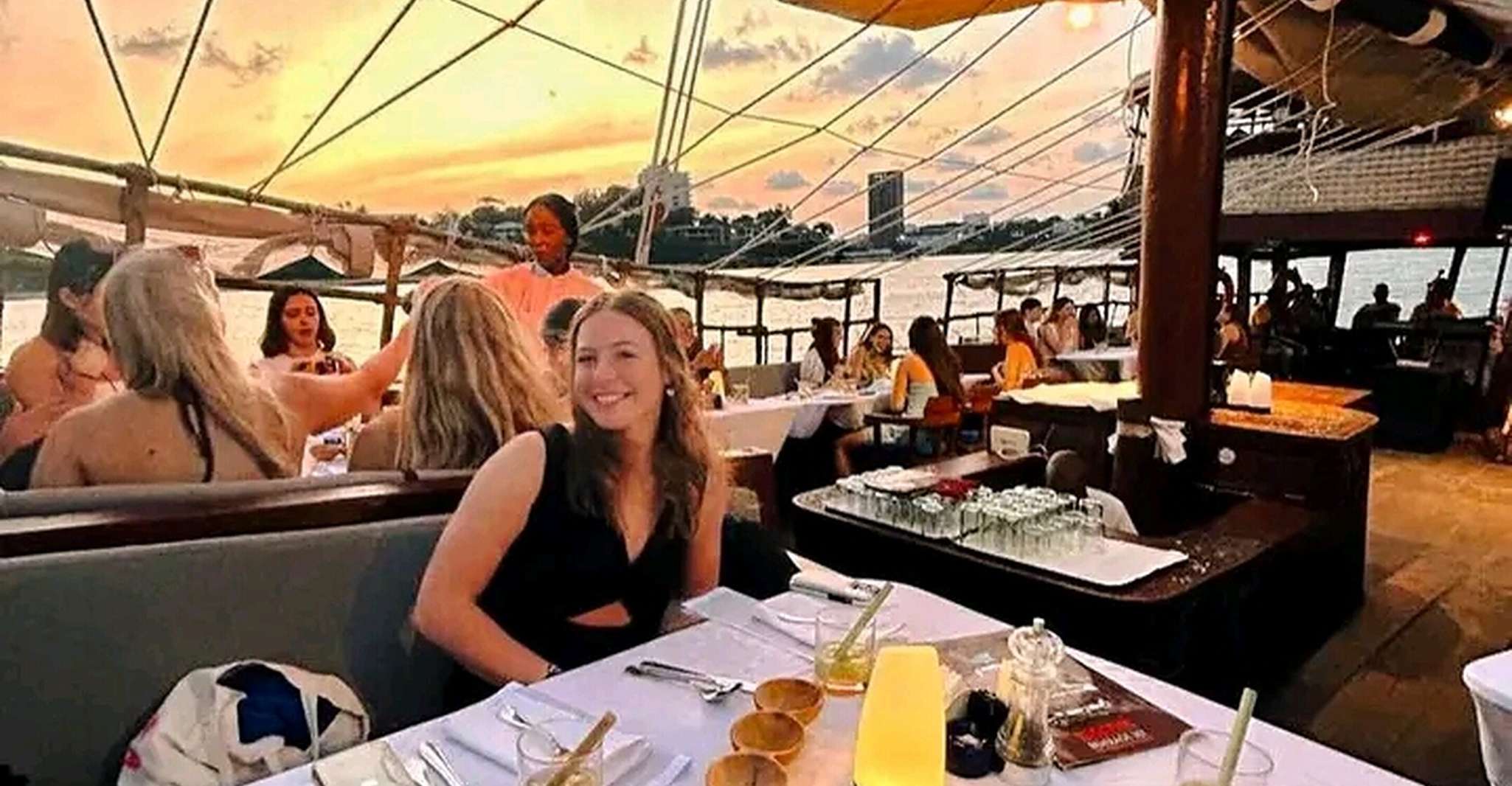 Mombasa, crucero Dhow con cena o almuerzo Tours. - Hizvo