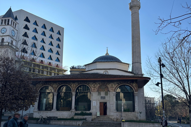 Tirana: Wycieczka piesza po atrakcjach historycznego centrum miasta