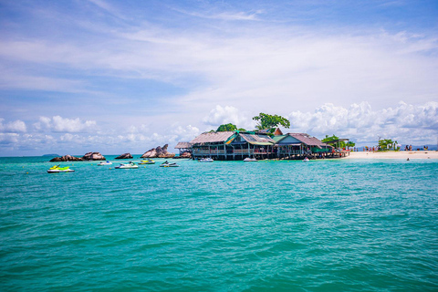 Phuket : Excursion d&#039;une journée en hors-bord dans les îles James Bond et Khai