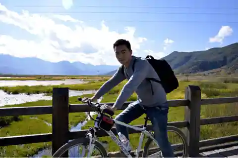 Biking tour&guide visit Lijiang baisha village market park