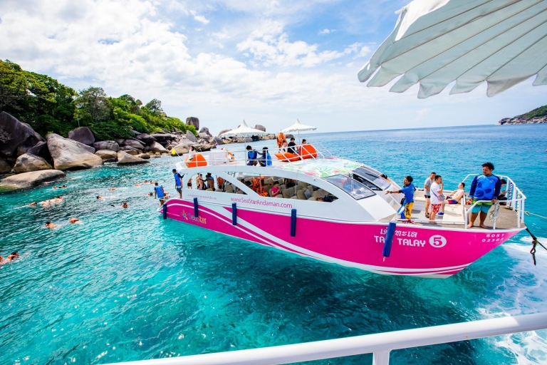 Van Khao Lak: dagtrip naar de Similan-eilanden per luxe catamaran
