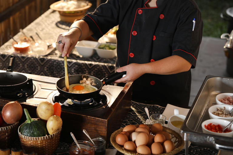 Luang Prabang: Alms Giving Ceremony & Breakfast