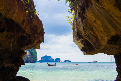 Krabi : Premium 4-Island Day Trip by Longtail Boat with Lunch (Excursion d&#039;une journée sur 4 îles en bateau à longue queue avec déjeuner)Voyage partagé