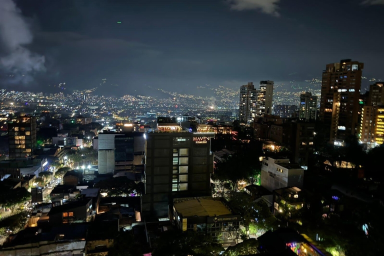 Visite nocturne de Medellín avec des hôtes bilinguesVisite nocturne de Medellín