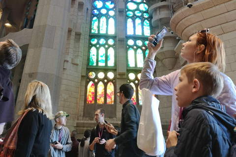 Sagrada Familia & Official Guide Private or Small Group Tour Sagrada Familia Small Groups Tour, Official Guide & Tickets