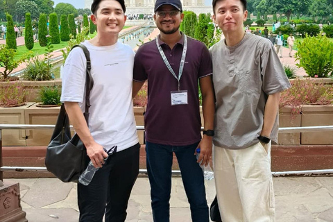 From Delhi: Private Taj Mahal & Agra Tour with 5* Lunch Only Professional Tour Guide in Agra