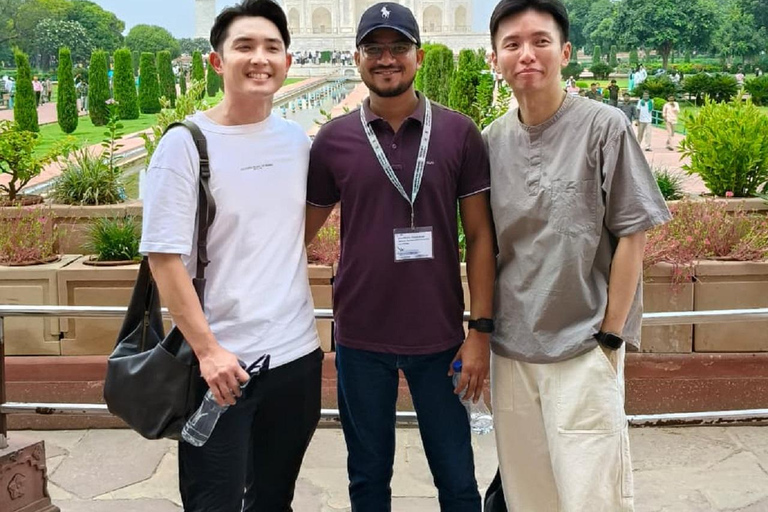 From Delhi: Private Taj Mahal & Agra Tour with 5* Lunch Only Professional Tour Guide in Agra