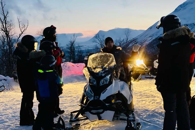 Abisko/Björkliden: Panorama Snowmobile Tour with Snacks