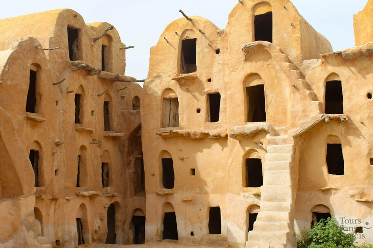 Djerba: Tataouine & Chenini 4x4 Desert Private Tour & Lunch