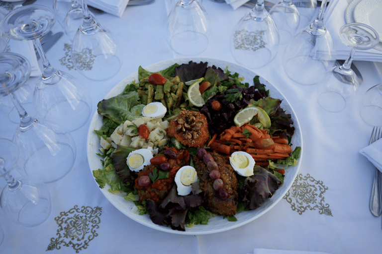 Agadir : Dîner-Spectacle Fantasia du Nouvel An à Chems AyourDîner de la Saint-Sylvestre Fantasia – Menu authentique + transfert à Taghazout