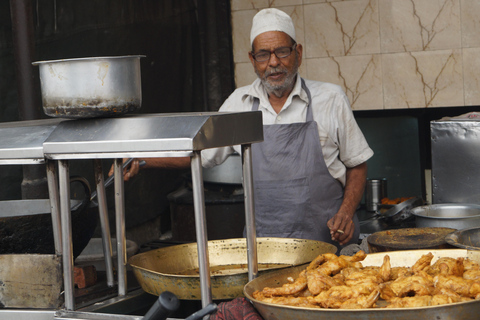 Delhi : Traditional Food tour with Guide and Transportation