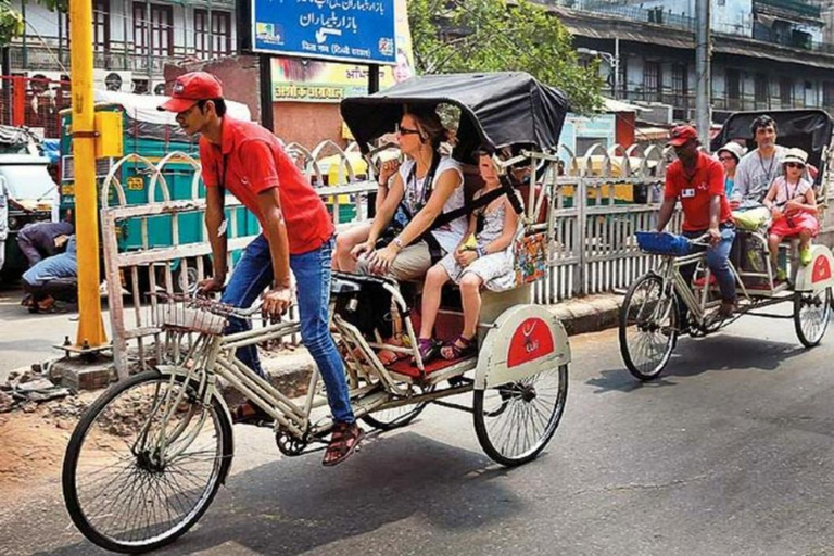 Mumbai: Exclusive Half-Day Shopping Tour with Guide (Only Guide Service )