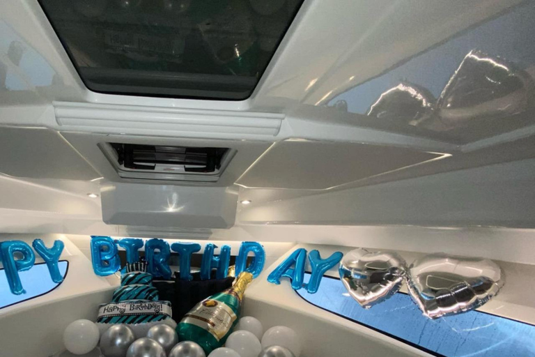 Yakarta: yate privado de lujo para fiestas y celebraciones al atardecer.Yate privado de 2 horas al atardecer (4:30 p. m.-6:30 p. m.)