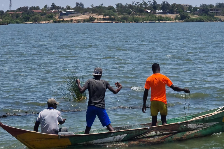 Dunga: Fishing Village Walking Tour with a Local Guide