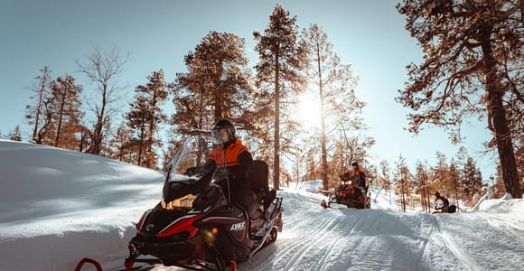 Saariselkä: Snowmobile Ride with Hot Drinks