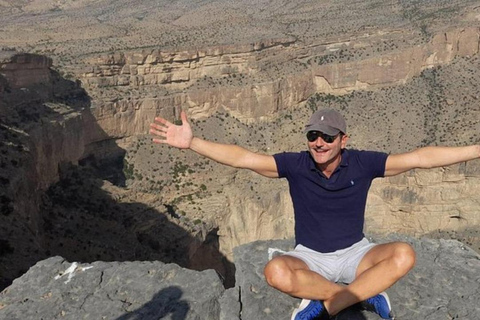 Muscat: Jebel Shams Balcony Walk & Wadi Nakhr Shared Tour