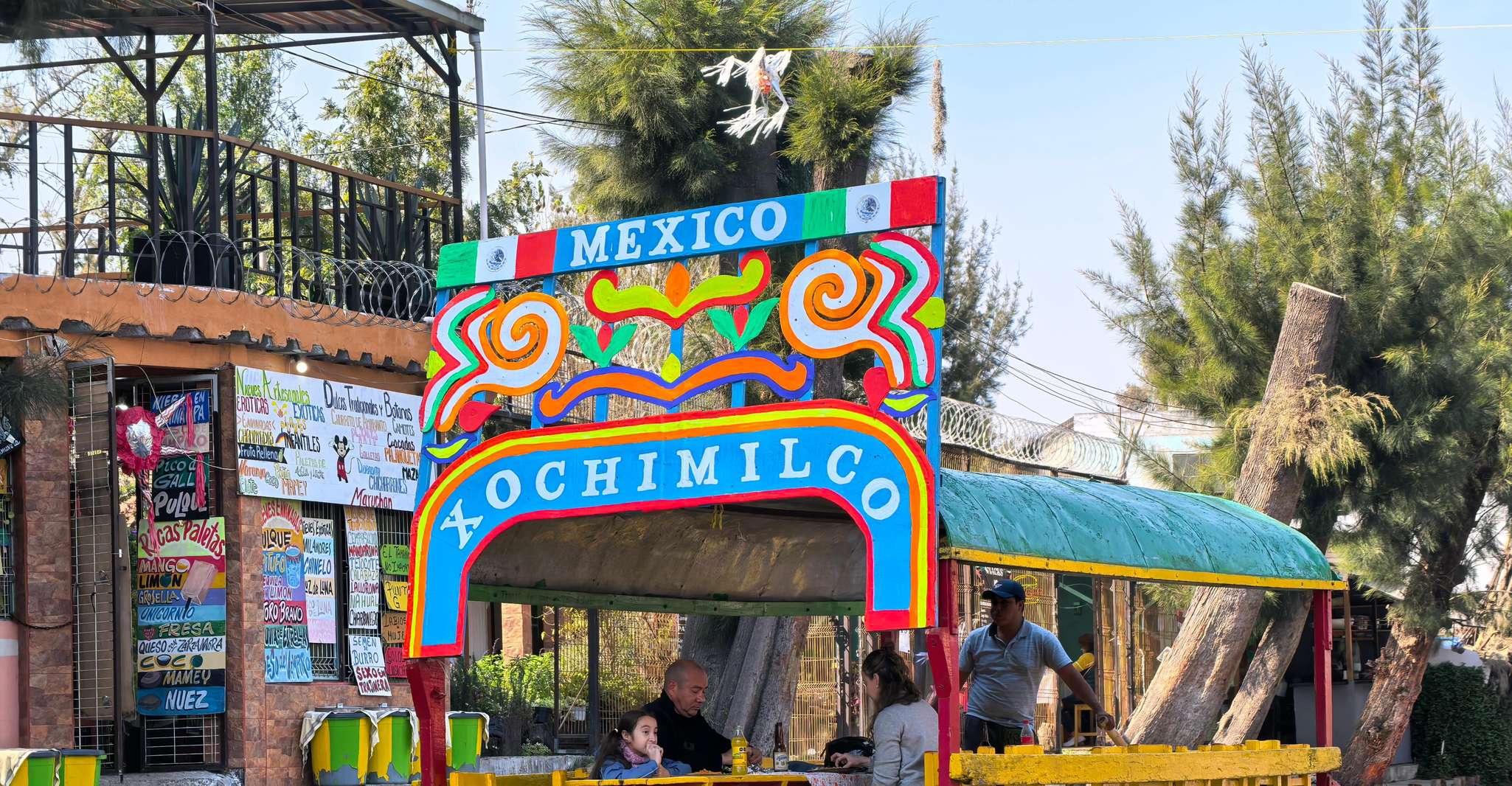Mexico City: Expert-Guided Boat Tour with Lunch and Drinks