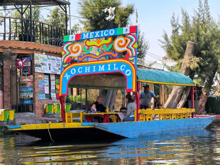Mexico City: Expert-Guided Boat Tour –Culture, Food & Fiesta