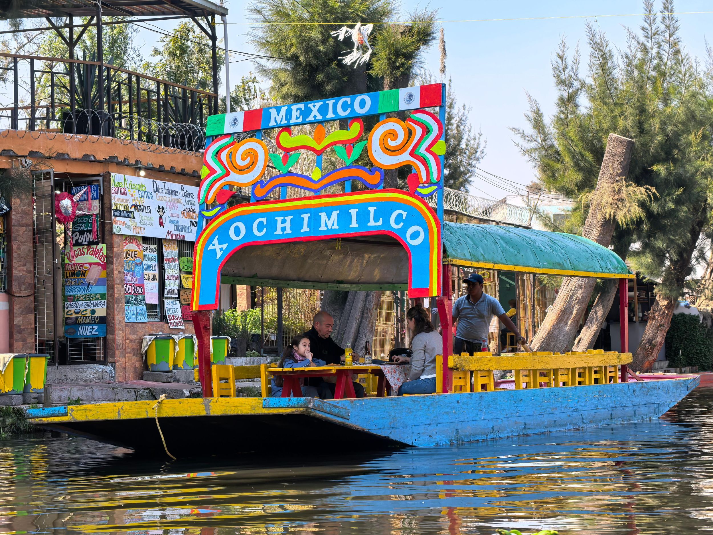 Mexiko-Stadt: Bootstour mit fachkundigem Guide – Kultur, Essen & Fiesta